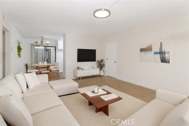 Primary Photo - 914 E Elk Ave