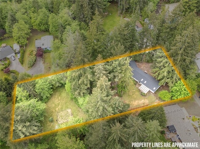Building Photo - Spacious Rambler Retreat Nestled on an Acr...