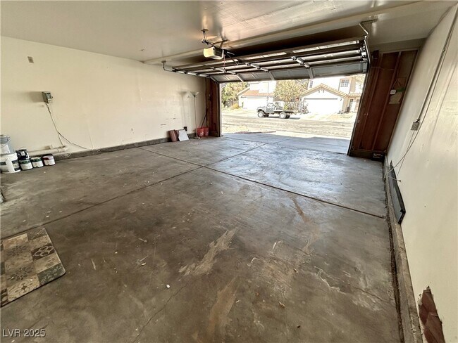 Building Photo - 425 Pemberry Cir