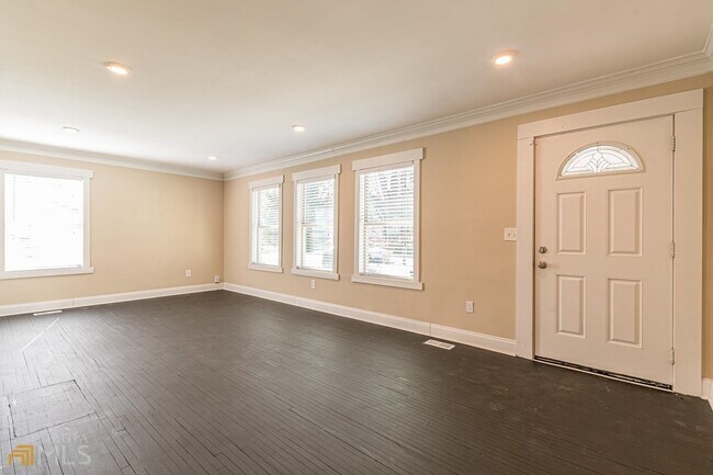 Building Photo - 1136 Wyland Dr SW