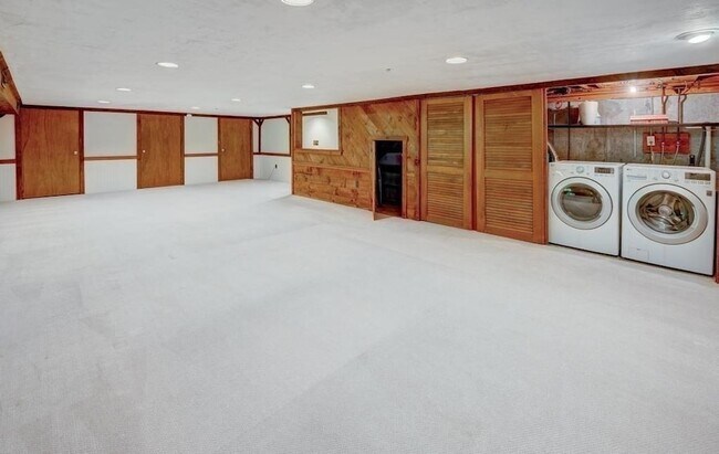 Building Photo - 559 Great Elm Way