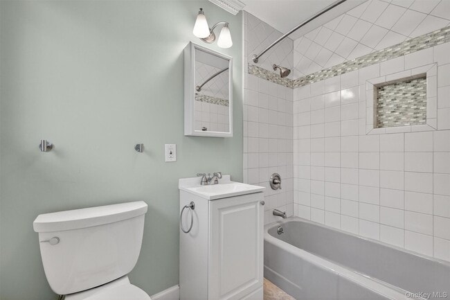 Building Photo - 350 Spring St