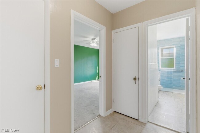 Building Photo - 15820 Van Aken Blvd