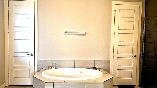 Building Photo - 8001 Silhouette St