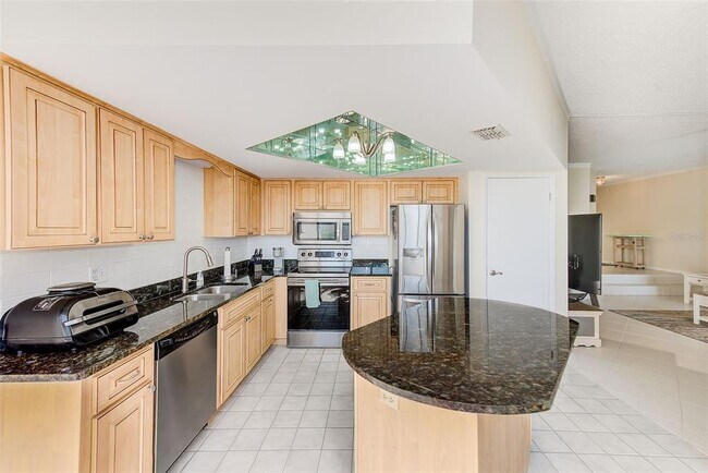 Building Photo - 557 Pinellas Bayway S