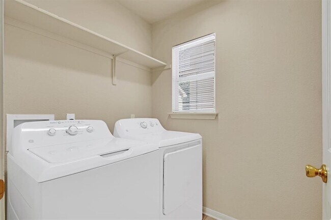 Building Photo - 3300 Winding Shore Ln