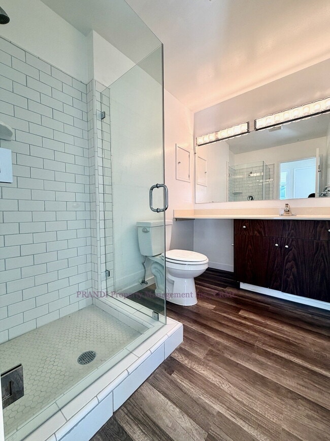 Building Photo - Bright Shelter Bay Condo with Water Views!