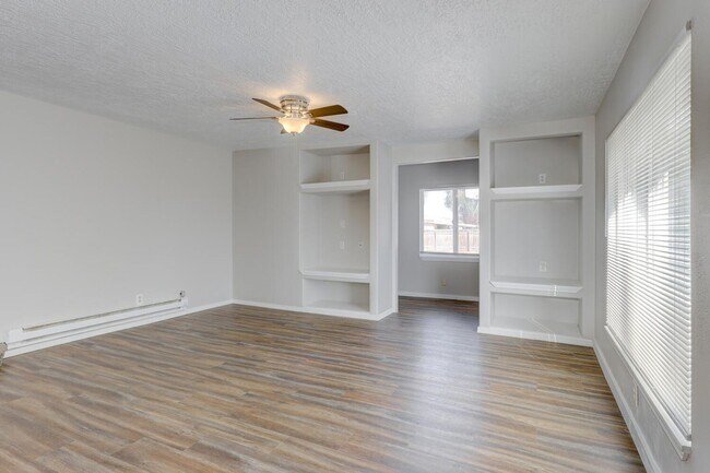 Building Photo - Dewey Duplex