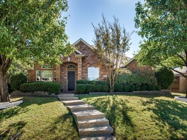 Building Photo - Gorgeous 1.5 story home with media equipment