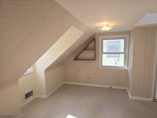 Building Photo - 1815 Vauxhall Rd