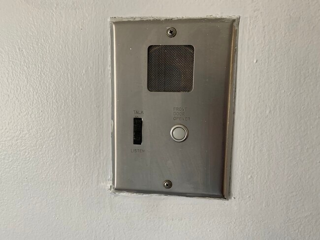 Building Photo - 7443 Washington St