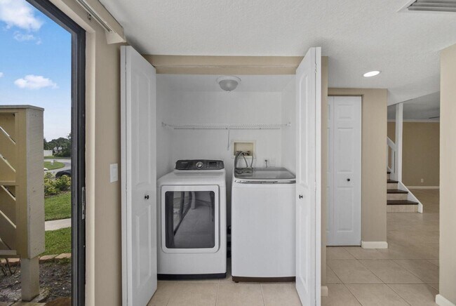 Building Photo - 402 Lakewood Ct