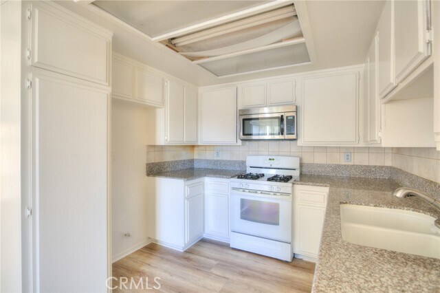 Building Photo - 901 Golden Springs Dr
