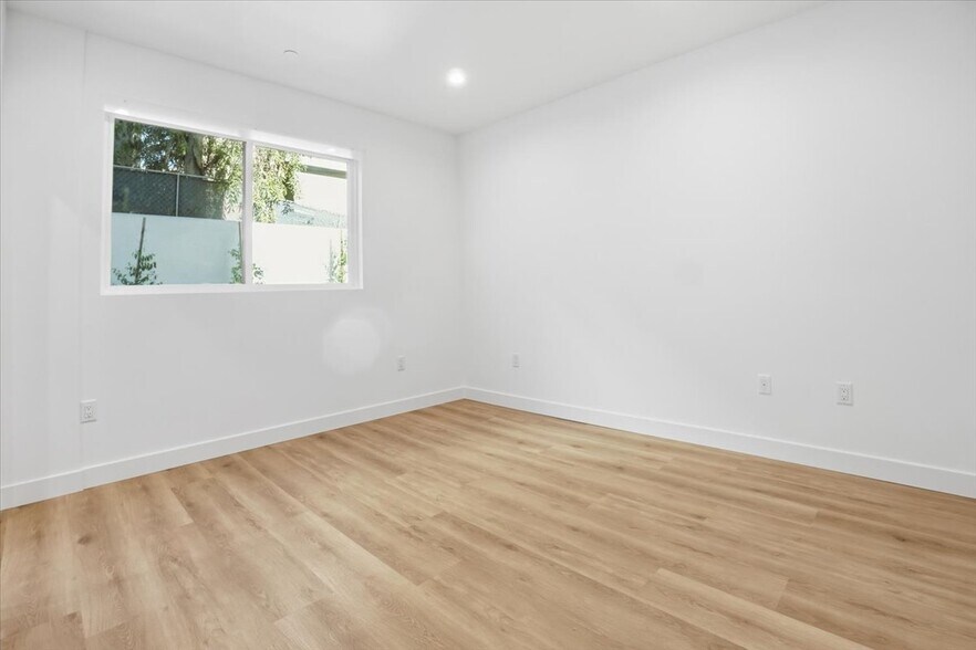 Building Photo - 1820 Prosser Ave