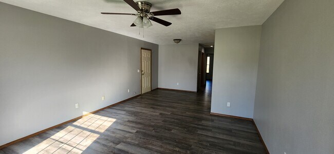 Building Photo - 108 S Maple St