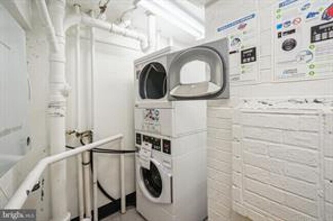 Building Photo - Modern Luxury Studio at Park Place | All Utilities Included