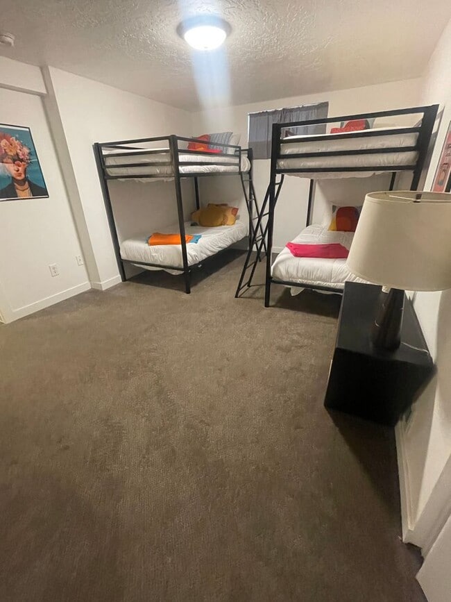 Building Photo - Fully furnished basement apartment in Provo!