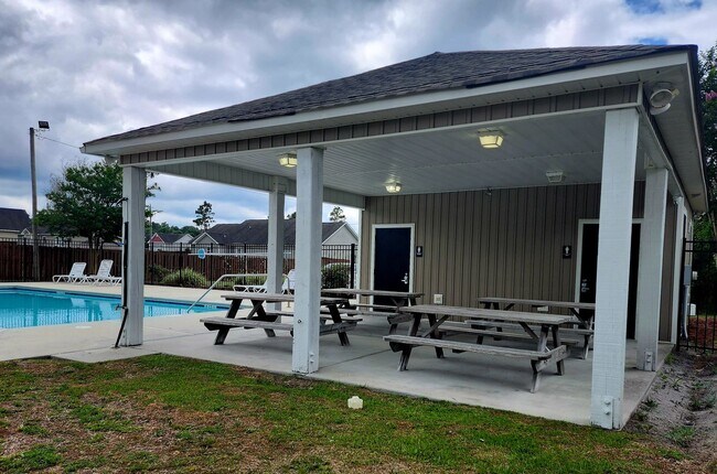 Building Photo - 208 Lockwood Ct