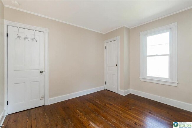 Building Photo - 423 McCartney St