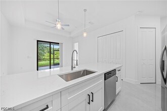 Building Photo - 2218 Fairway Dr