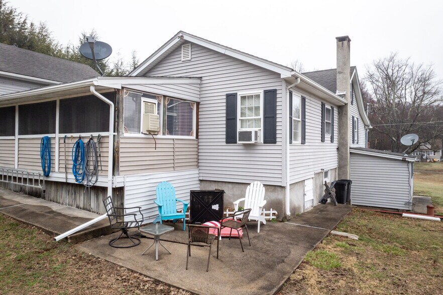 Building Photo - 63 Walker Valley Rd