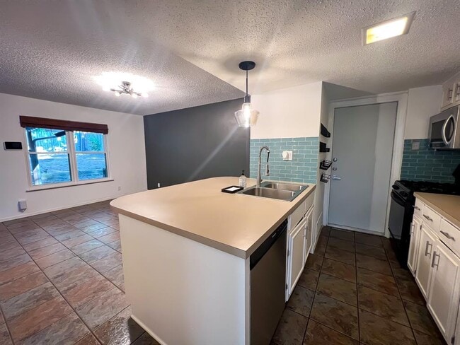 Building Photo - 8519 Shenandoah Dr