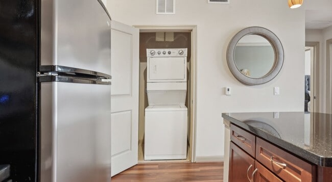 Building Photo - Big Layout Energy