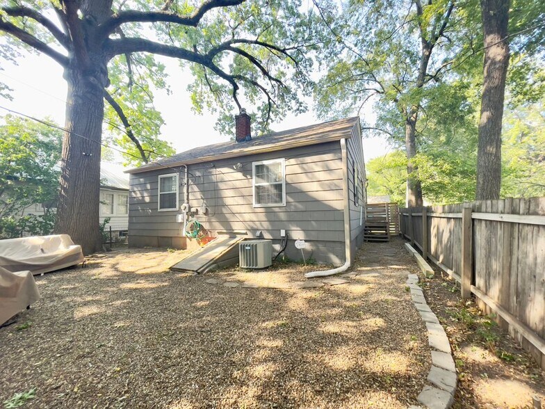 Building Photo - 2559 W 46th Ave