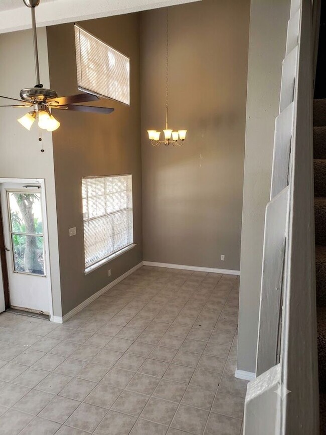 Building Photo - 17010 Pastoria Dr
