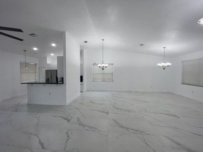 Building Photo - 13936 SW 52nd Ln