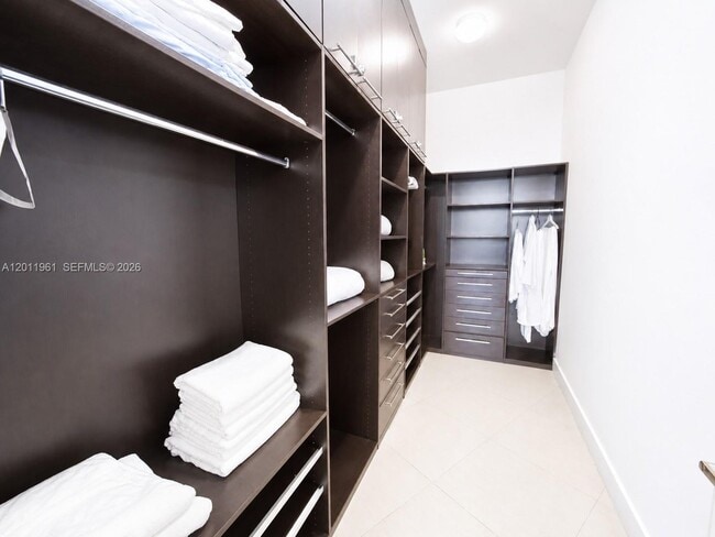Building Photo - 15901 Collins Ave