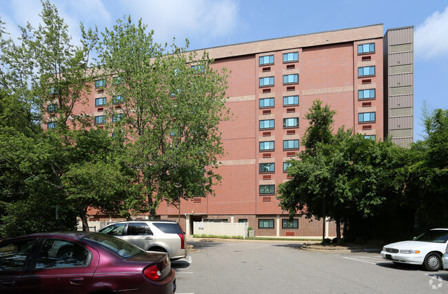 Building Photo - Carriage House Apartments