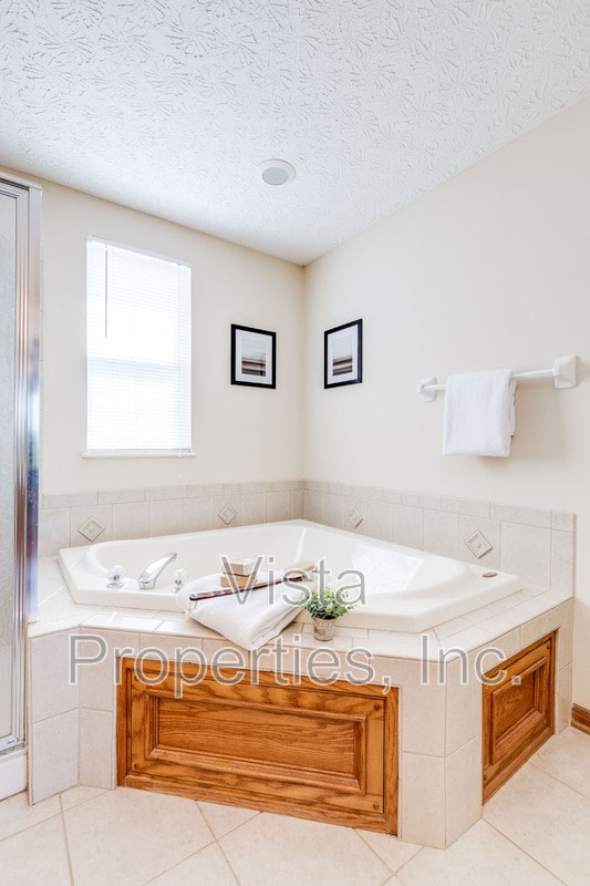 Building Photo - 7225 Bromfield Dr