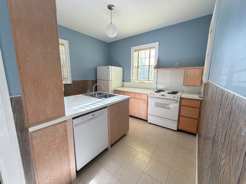 Building Photo - 1155 N Cherry St