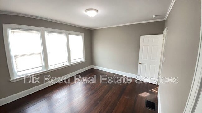 Building Photo - 4553 Midland Ave