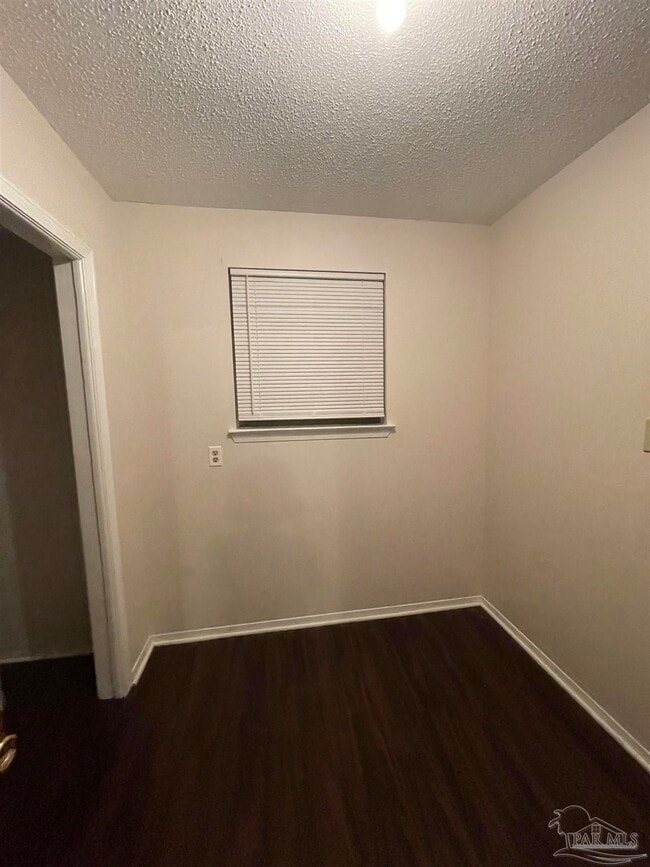 Building Photo - 10049 Hillview Rd