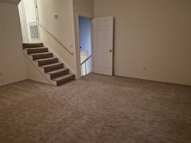 Building Photo - 330 Holiday Ln