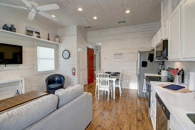 Building Photo - 1924 Eleventh St