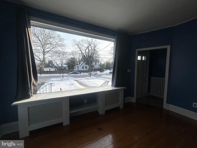 Building Photo - 6561 Maple Ave