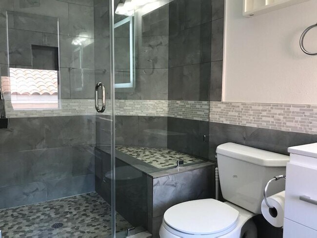 Building Photo - 1000 Calle Allegre