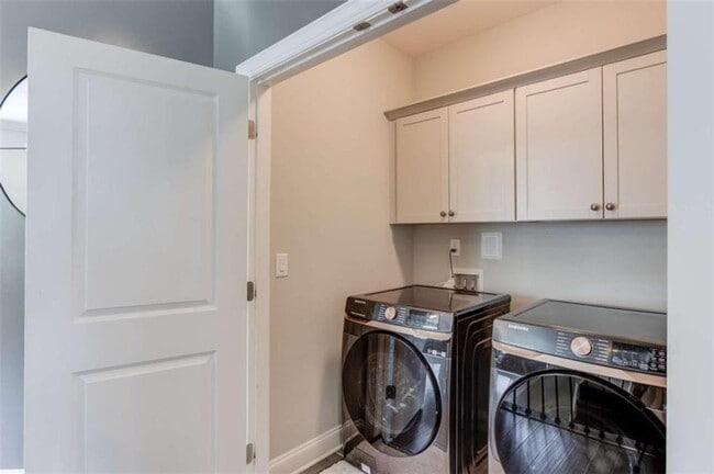 Building Photo - 1450 Edgebrook Ct NE