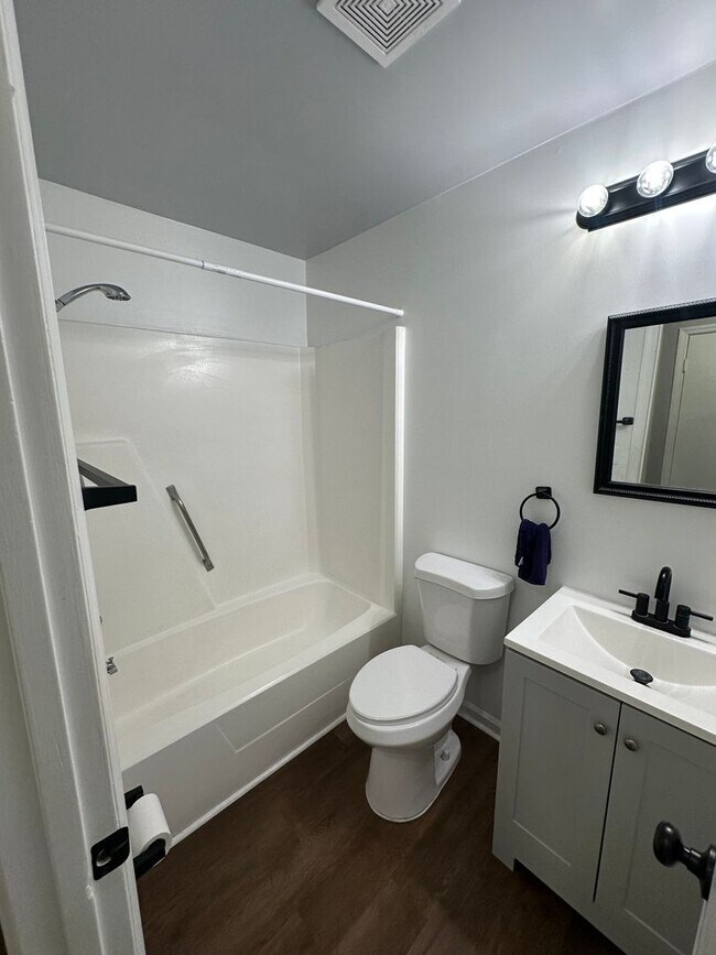 Building Photo - Harmon Creek