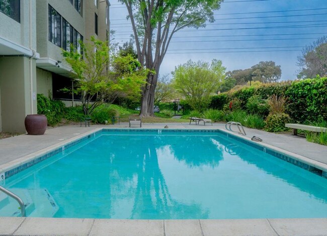 Building Photo - Charming 2 Bed, 2 Bath Condo in Santa Clara