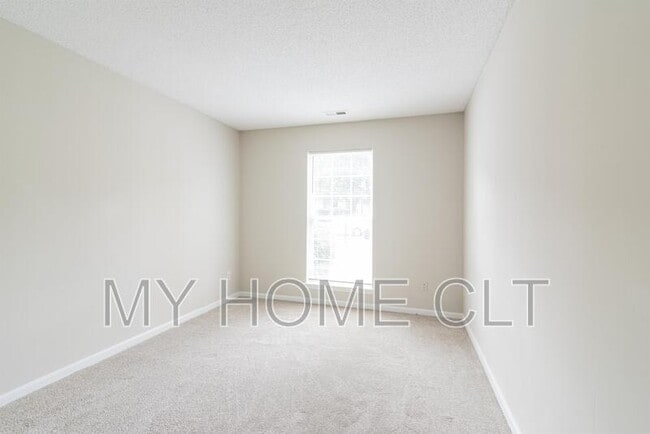 Building Photo - 12025 Brownestone View Dr