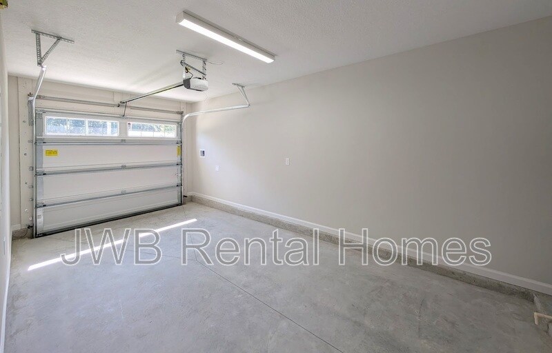 Building Photo - 1122 Comanche St