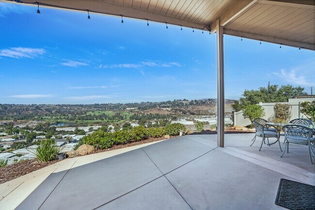 Building Photo - Luxury View Home On Canyon Rim