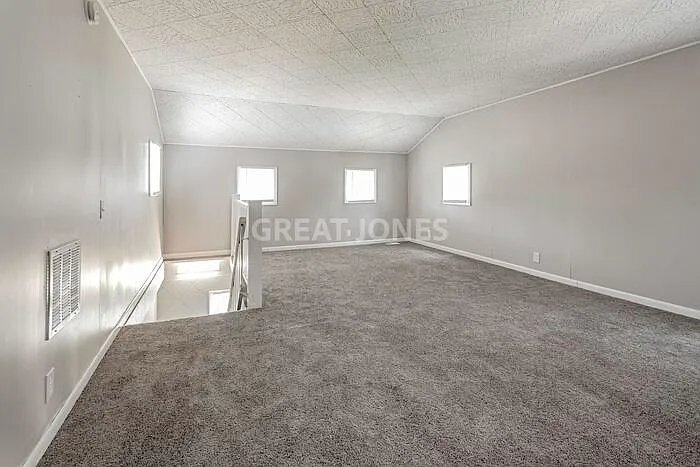 Building Photo - 121 Rose Ln