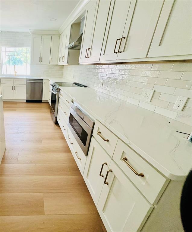 Building Photo - 1801 Beach Dr NE