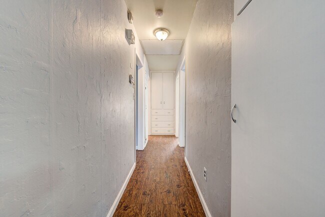 Building Photo - 2144 Pearson Dr