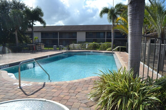 Building Photo - 2917 Regency Dr